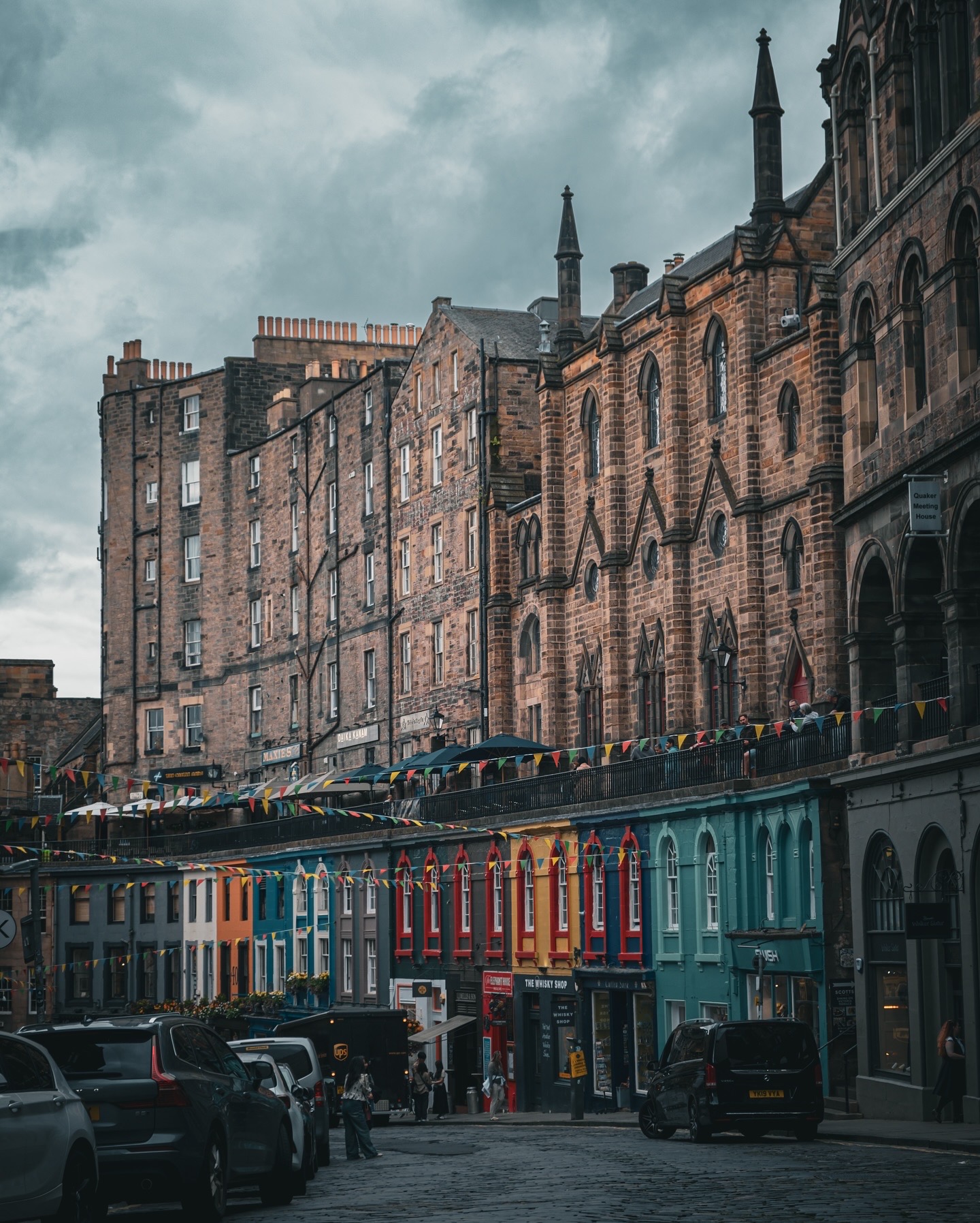 Colorful street with historic buildings in Edinburgh